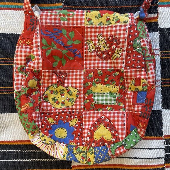 Vintage Cottage Core Quilted Shoulder Bag. Flap Closure. Eyelet Lace. Boho. - Picture 9 of 11